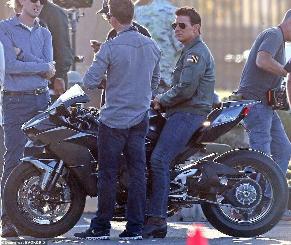 Maverick is Back, Tom Cruise Pictured On Top Gun Sequel Set